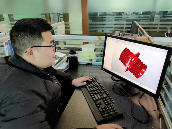 七一电器工程师使用中望3D进行设计工作